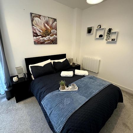 Cozy Bracknell Apartment With Modern Amenities Bagian luar foto