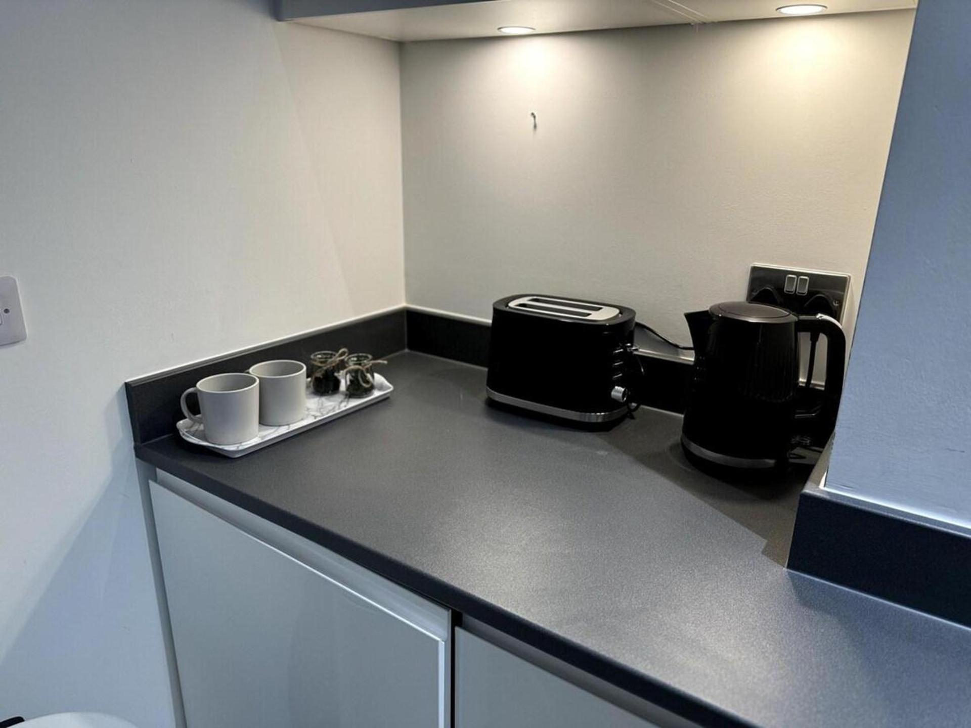 Cozy Bracknell Apartment With Modern Amenities Bagian luar foto