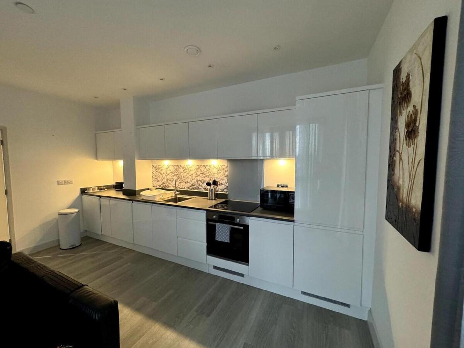 Cozy Bracknell Apartment With Modern Amenities Bagian luar foto