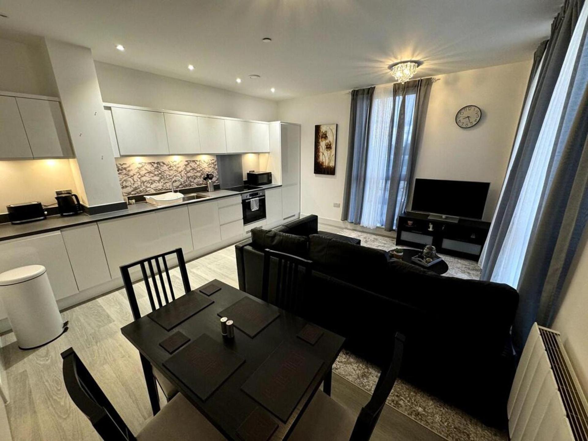Cozy Bracknell Apartment With Modern Amenities Bagian luar foto